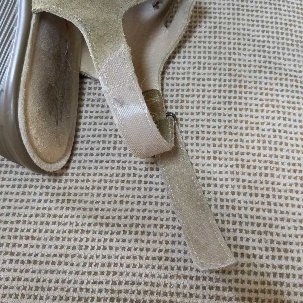 Skechers , Parallel Trapezoid, slingback wedge leather beige sandal. 8